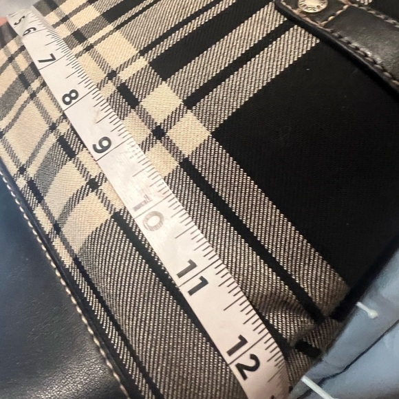 Tommy Hilfiger Black and White Vintage Shoulder Bag with Plaid Design - Picture 9 of 11